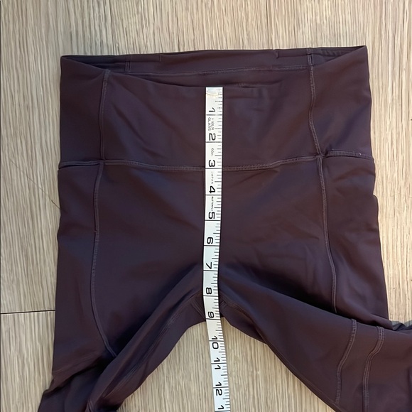 Lululemon Size 4 Dark Purple Cropped Leggings - Picture 3 of 7